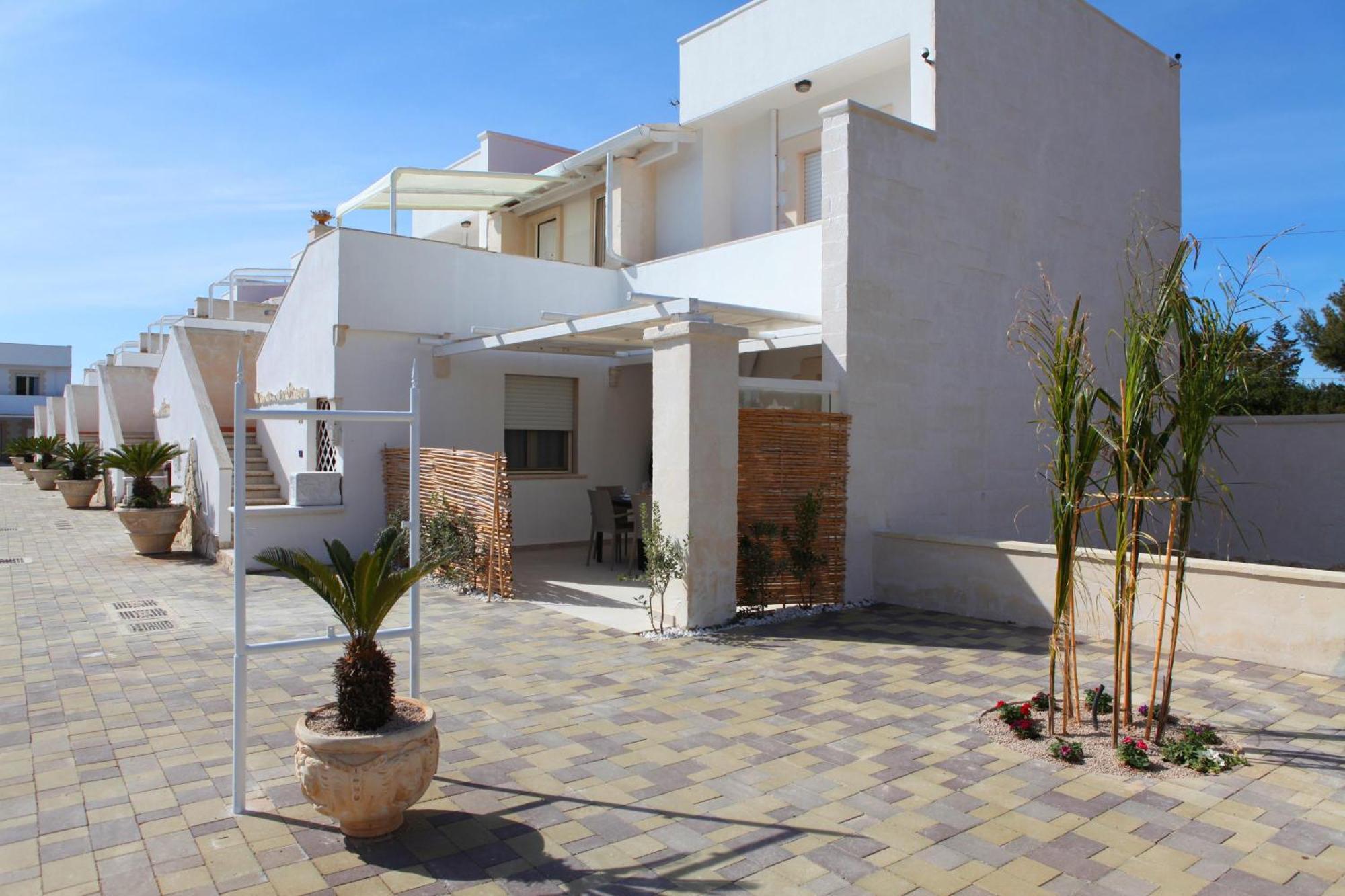 Pino Resort With Shared Pool Torre Lapillo Exterior photo